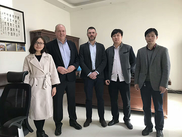 豫信新能源生产车间配备先进自动焊设备